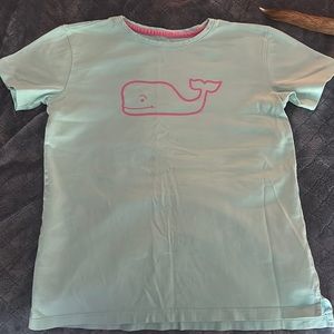 Youth large vineyard vines relaxed t shirt.